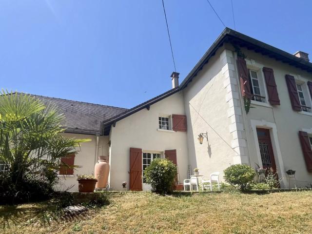 Maison nichée sur les hauteurs de Salies de Béarn avec une v. 205m² Salies de Béarn