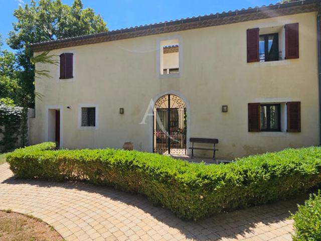 Maison Nimes 5 pièce s 145.57m²