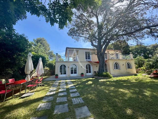 Maison Nimes 5 pièce s 203 m2