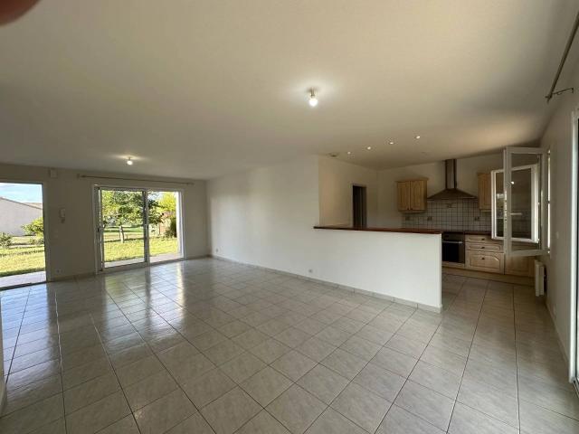 Maison, Soual for rent at Soual