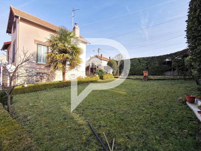 MAISON, SOUS SOL TOTAL, JARDIN 3 MINUTES GARES ET COMMERCES !