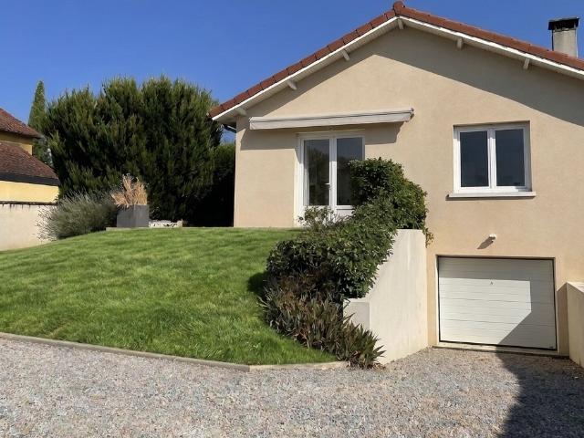MAISON SOIGNEE DE PLAIN PIED SITUEE AU CALME AVEC SOUS SOL COMPLET