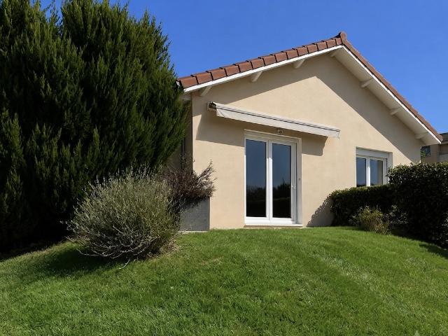 MAISON SOIGNEE DE PLAIN PIED SITUEE AU CALME AVEC SOUS SOL COMPLET ENTERRE