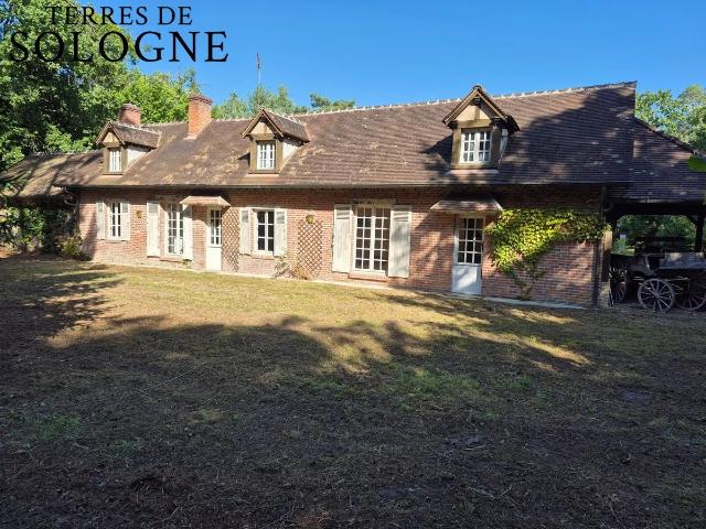 Maison solognote à rénover sur deux hectares boisés