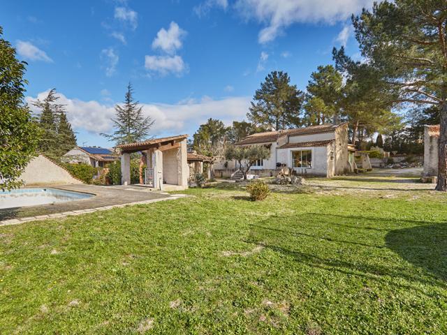 Maison Saint Cannat 4 pièces 125 m2 + dépendance 47m2 + piscine