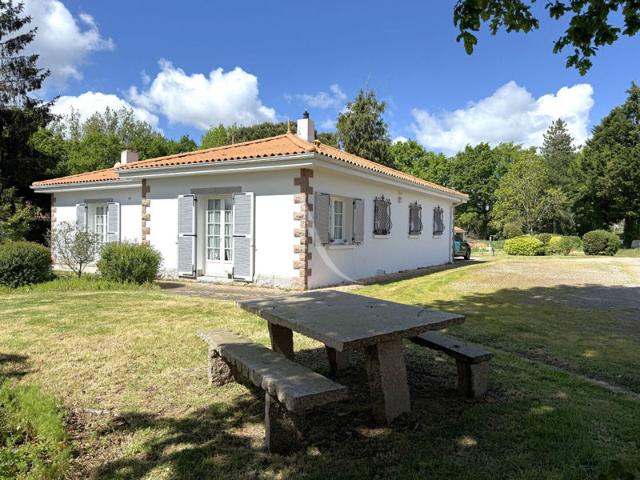 Maison Saint Georges De Pointindoux 5 pièce s 121 m²