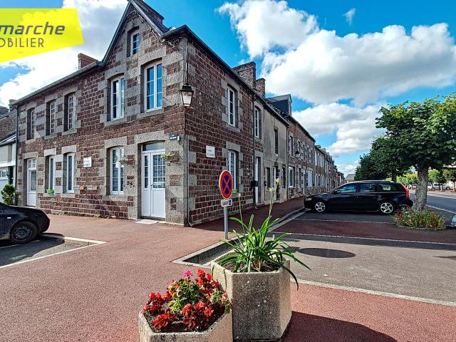 Maison Saint Denis Le Gast avec courette et grenier aménageable