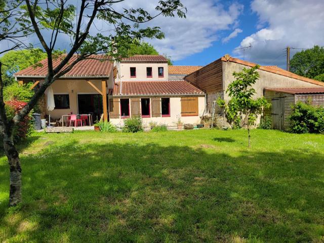 Maison Saint Etienne Du Bois 5 pièce s 117 m2