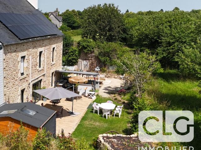 Maison Saint Evarzec 8 pièce s 255.95 m2 dont 1 2 pièces et 1 studio