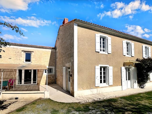 Maison Saint Medard D Aunis Propriete en Pierre 296 m2 sur 2400 m2 de parcelle