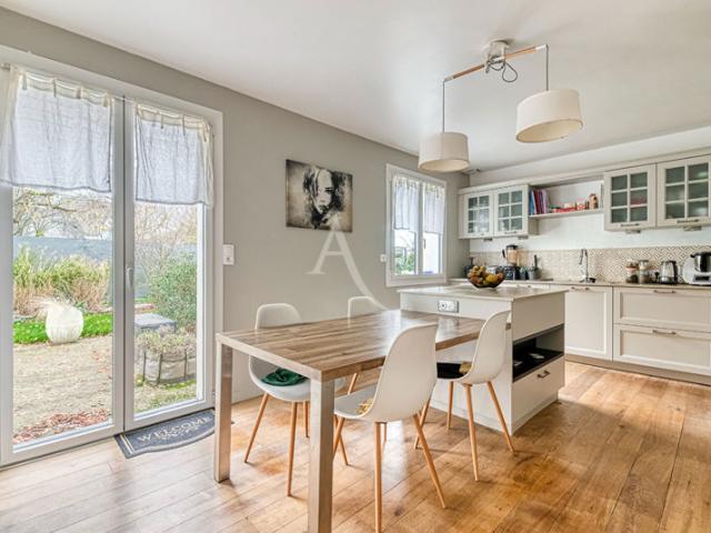 Maison d'habitation 210 m²