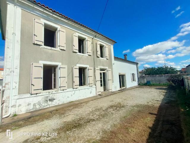 Maison Saint Saturnin Du Bois 8 pièce s 120 m2