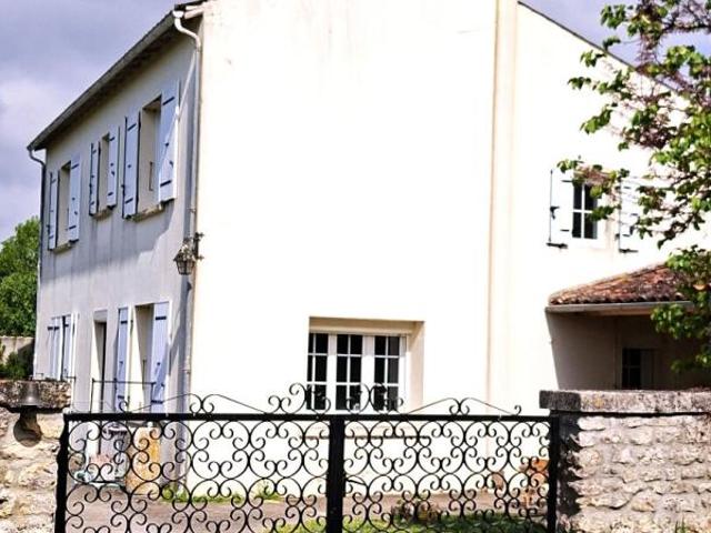 Maison Saint Savinien17350 169 m2 + Garage et Dépendances