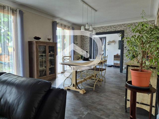 Maison Saint Pierre D'eyraud 8 pièce s 158 m2 avec garage de 4