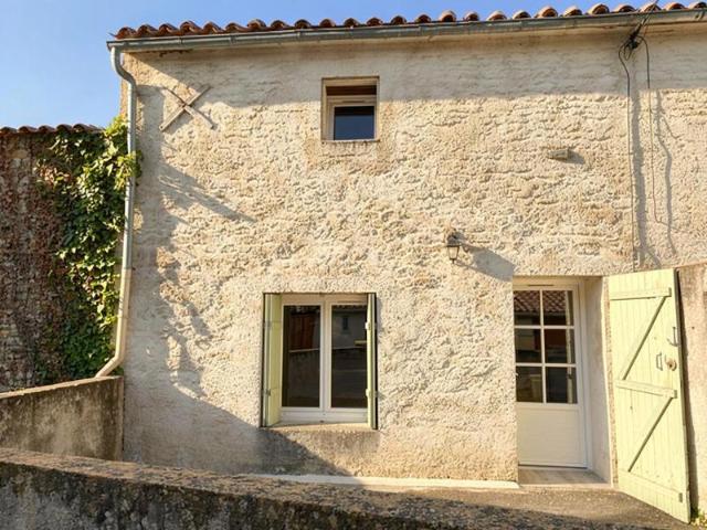 Maison Saint Pierre La Noue 77 m2, 2 chambres, bureau garage et extérieur