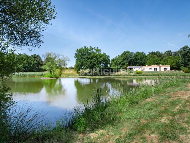 SAINT PROUANT MAISON 3 CHAMBRES CADRE PAISIBLE