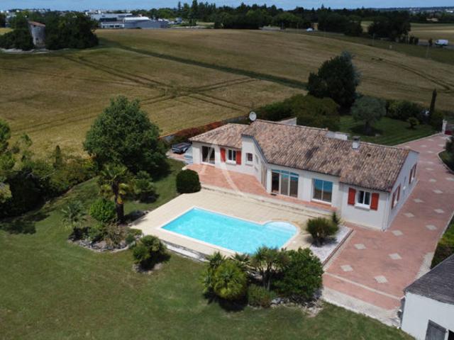 Maison Saintes 5 pièce s avec piscine et son appartement dédié