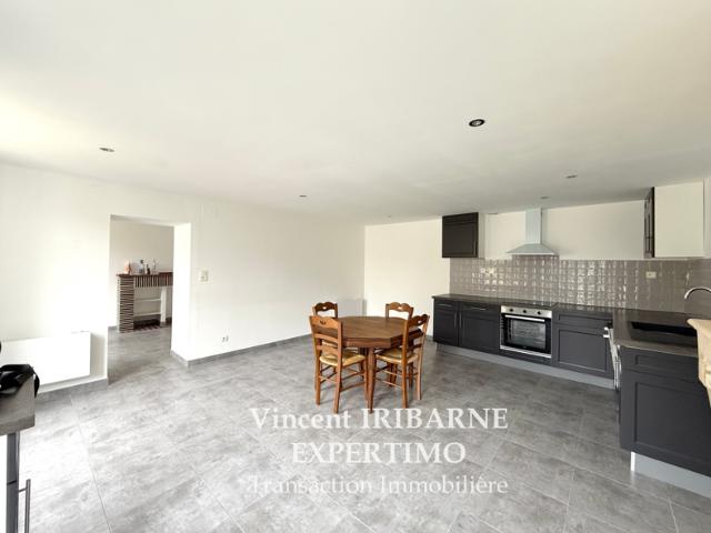 Maison Saintongeaise, 3 Chambres, Garage et Jardin