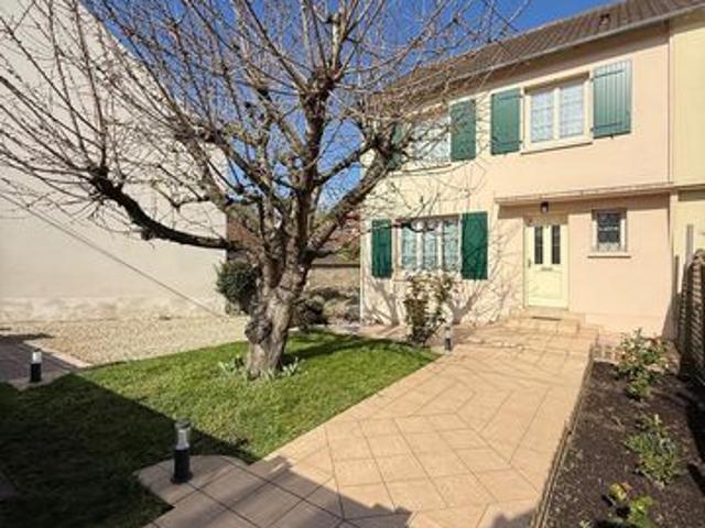 SOUS OFFRE! Maison sans travaux avec un s/sol total