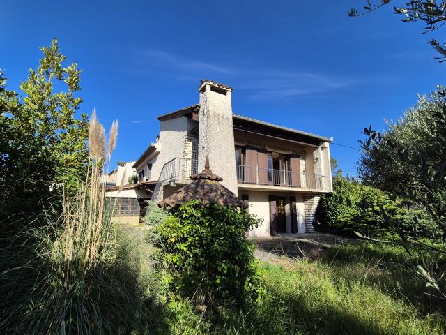 Maison secteur calme 174 m2 terrain 901 m2