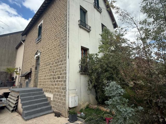 MAISON SEDAN