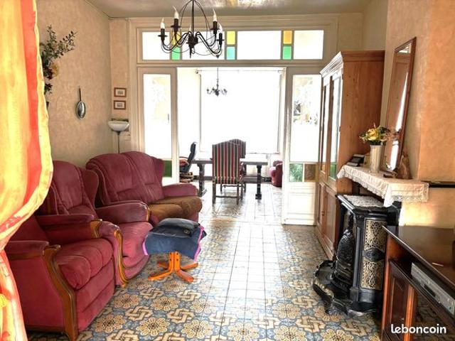 Maison semi individuelle, 3 chambres garage, grand jardin