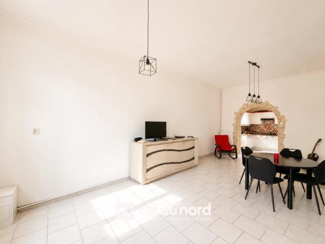 Semi individuelle 100m2 4 chambres une cour un atelier