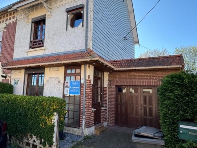Maison semi individuelle 4 chambres – Rue calme – Garage – Jardin – Terrasse
