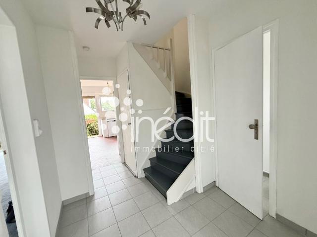 Maison semi individuelle avec 3 chambres, garage et jardin