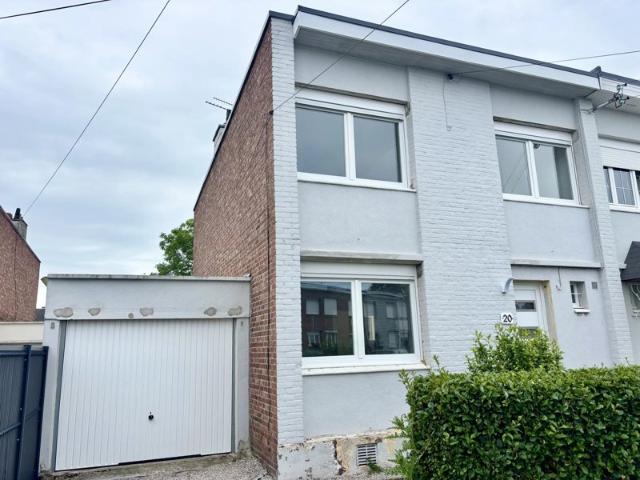Maison semi individuelle avec garage
