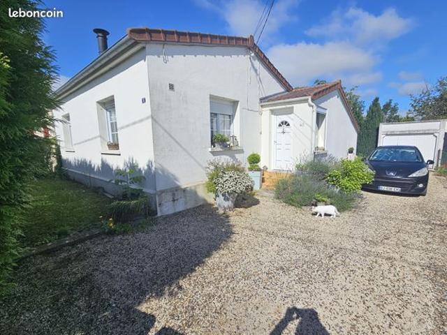 Maison semi individuelle avec jardin et garage – Secteur calme