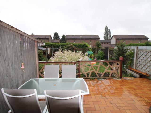 Maison semi individuelle avec jardin et garage