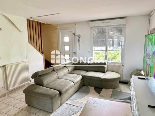 Maison semi individuelle avec parking garage et jardin secteur calme