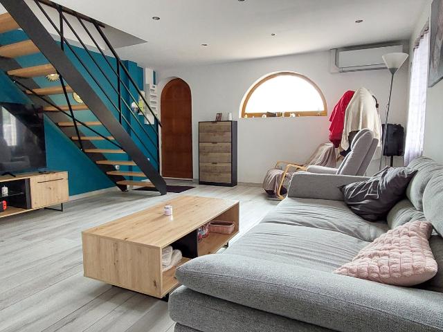 MAISON SEMI INDIVIDUELLE DANS UN CADRE CALME ET VERDOYANT