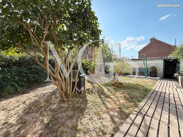 Maison semi individuelle – Secteur arrière gare – 2 garages & jardin