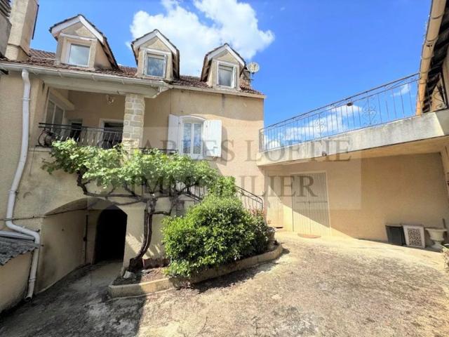 Maison semi mitoyenne à 5 minutes d'un petit village de Bouriane