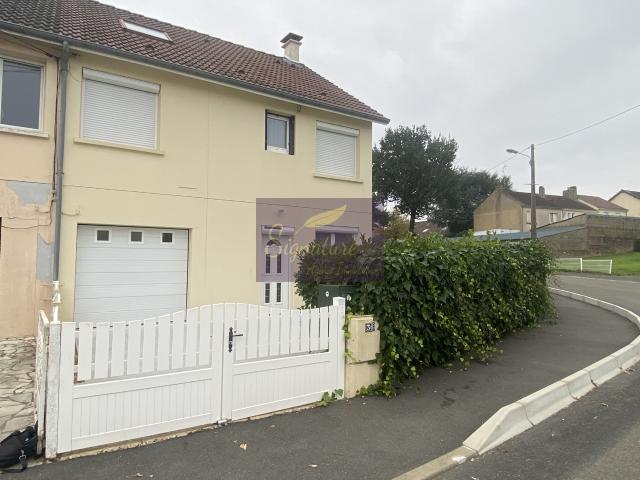 Maison semi mitoyenne de 3 chambres avec jardin, garage et terrasse ensoleillée