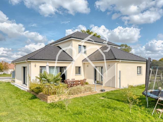 Maison semi plain pied 7 pièces | 169 m² | Avec jardin, terrasse et garage | SAINT PIERRE DE VARENGEVILLE 76480