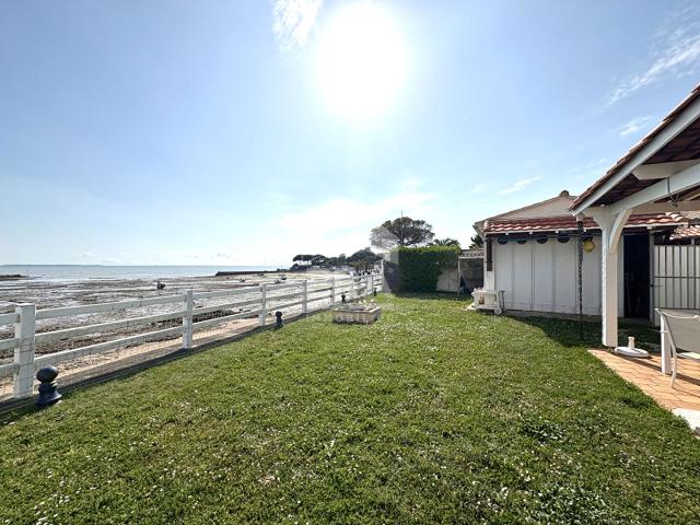 Maison située au bord de mer à Angoulins, 2 chambres et un studio, jardin