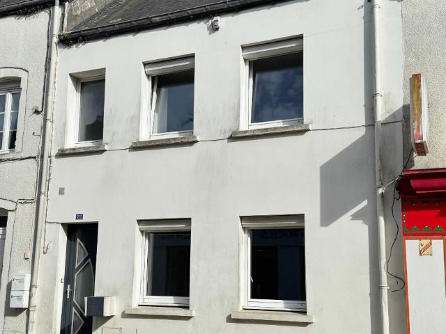 Maison située au coeur du bourg, à moderniser, Ag. du Donjon