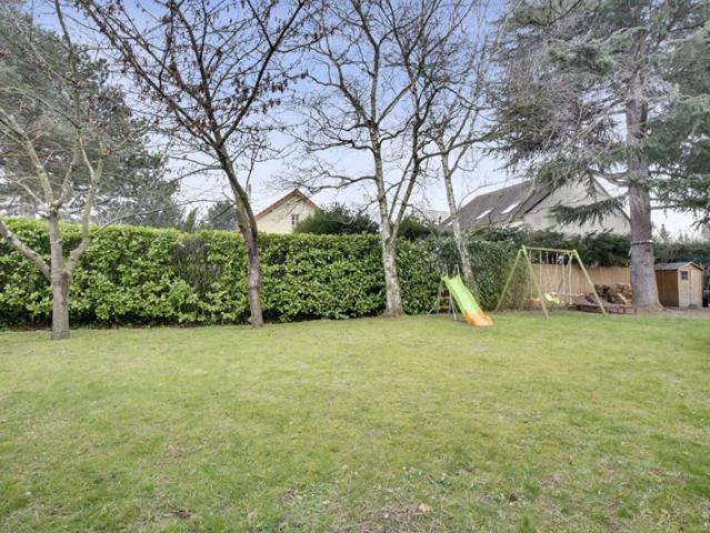 Maison située au Vésinet de 191 m² sur un terrain de 747 m² à 15 mn du RER