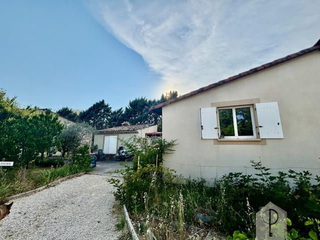 Maison située dans la zone artisanale LE PUY STE REPARADE