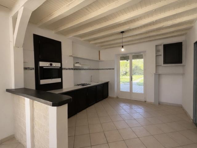 Maison située sur la commune de Mehun Sur Yèvre avec écoles