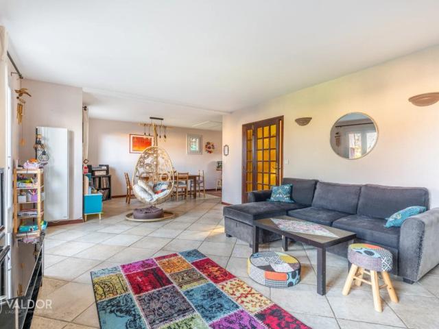Maison spacieuse aux abords du village