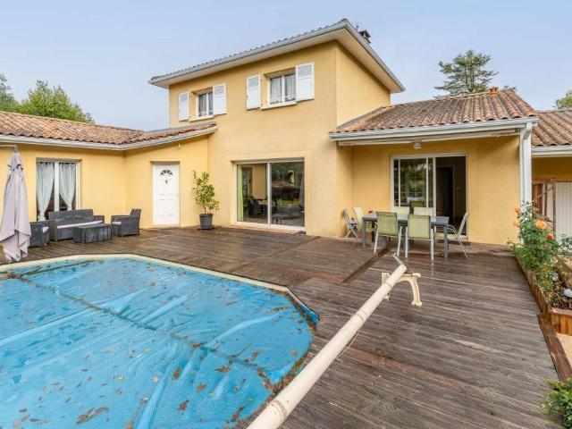 Maison spacieuse avec piscine et jardin à Baurech 152m² Baurech