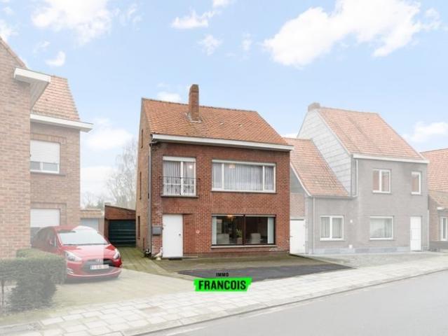 Maison spacieuse à rénover avec jardin ensoleillé dans la r…