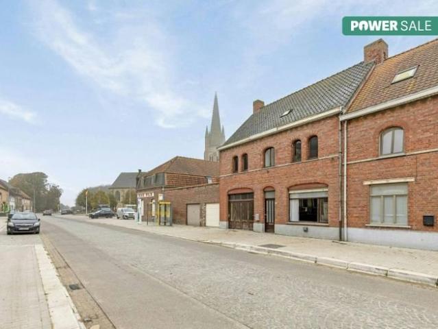 Maison spacieuse à vendre à Boezinge avec 5 chambres, jardin