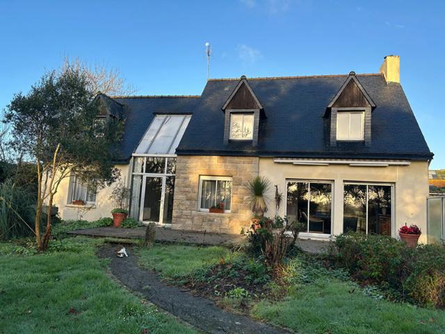Maison Spacieuse à Vendre à Lanildut Un Bien Rare !