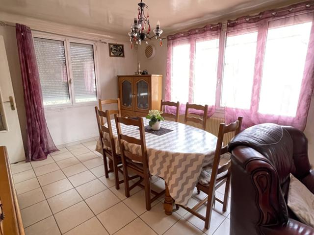 Maison spacieuse de 141 m2 avec 4 chambres sur terrain arbor
