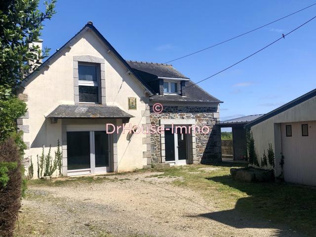 Maison spacieuse de 5 chambres avec garages, cour fermée et pompe à chaleur – Centre bourg
